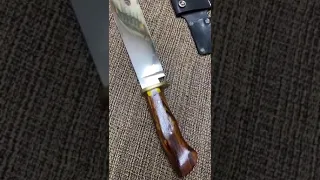 Faca Bowie em aço carbono 5160 cabo em imbuia 12 polegadas bainha em couro natural