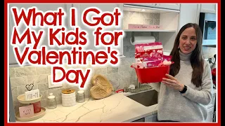 WHAT I GOT MY KIDS FOR VALENTINE'S DAY | Valentine's Day Basket Ideas for Kids