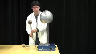 Конфети и генератор Ван де Граафа, MIT Physics Demo, Confetti and the Van de Graaff Generator