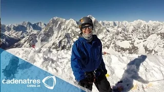 Llega de Nepal el alpinista mexicano que sobrevivió al sismo de 7.8 grados