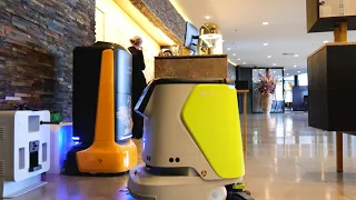 CC1 - Autonome schoonmaakrobot met de lift in Hotel Ridderkerk