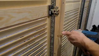 Монтаж жалюзийной дверей в гардеробную