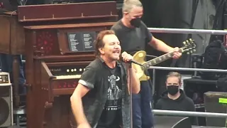 Pearl Jam - Rockin' in the Free World (Neil Young cover) Live Toronto September 8 2022