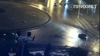 Автомобиль сбил девушку на пешеходном переходе: видео с другой камеры