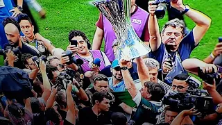 Bolsonaro levantando a taça de campeão #palmeiras #Bolsonaro