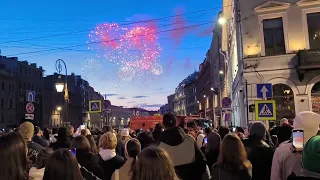 Впервые смотрю праздничный салют 9 мая в Санкт-Петербурге