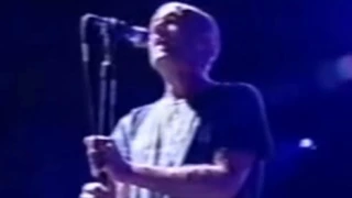 R.E.M. - Everybody Hurts