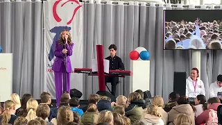 @Emma Kok zingt Imagine live