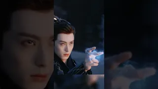 Las manos de Dylan Wang son tan bellas💕 | Love Between Fairy and Devil | iQIYI Spanish #shorts