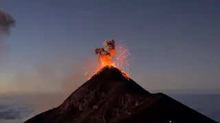 Feuerspeiender Vulkan in Guatemala - Weltreise Vlog #71