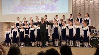 "Гімн школи" та "Єдже почьонг", хор учнів молодших класів "Веселі дзвіночки", 50річчя КДШМ 5