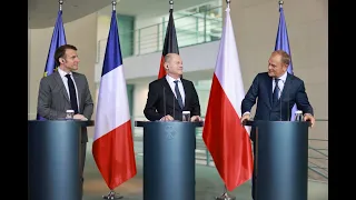 Premier Donald Tusk podczas oświadczenia dla prasy z Prezydentem Francji i Kanclerzem RFN w Berlinie