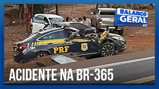 Policial morre atropelado por carreta na BR-365 próximo a Indianópolis | Balanço Geral Manhã