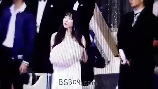 Taeyeon reaction to Super Junior "Black Suit" @ GOLDEN DISK AWARDS 2018 골든디스크