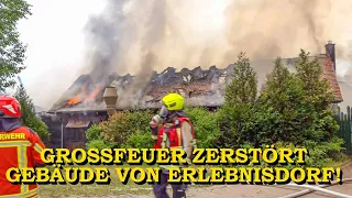 +++ GROSSBRAND ZERSTÖRT MEHRERE GEBÄUDE +++ KARLS ERDBEERHOF in FLAMMEN | FEUERWEHR | GROSSEINSATZ