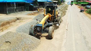 Best Liugong Grader Spreading Gravel Building Foundation Roads | Grader Grading & Pushing Gravel