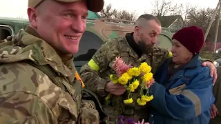 Villagers greet Ukrainian soldiers with flowers