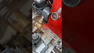 Using a 4 jaw self centering chuck for holding screw-taps on the Chinese Mini Lathe.