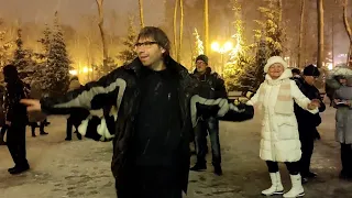 ХМЕЛЕЮ Я ОТ ЗАПАХА ТВОИХ ВОЛОС!💃🕺❄️/ТАНЦЫ В ПАРКЕ ГОРЬКОГО ХАРЬКОВ ДЕКАБРЬ 2021