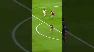 Throwback to when Di Maria made Carles Puyol do the splits🔥😱