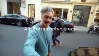 Taika Waititi signing autographs in Paris