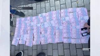 30 000 гривень за повернення прав: на Буковині викрили помічника приватного виконавця