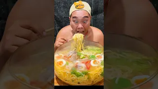 ToRung comedy: Ohio baby eats noodles