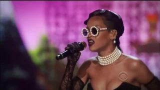 Rihanna - Diamonds (Live at the Victoria's Secret Fashion Show) HD