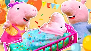 Maman Pig est-elle enceinte? Vidéos pour enfant sur Peppa Pig. La famille des jouets en peluche