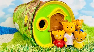 Daniel Tigers Neighbourhood Toys Visit Fisher Price WOODSEYS Squirrel Family Playset