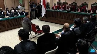 Губернатора Джакарты судят за "осквернение Корана"