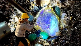 Blue crystal surrounded by agate balls. Diamond formation in volcanic caves