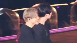 (191029) Jungkook cry so hard during Mikrokosmos performance 😭😭 and Jimin is there for him.