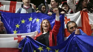 Protestos violentos em Tbilisi contra lei da influência estrangeira