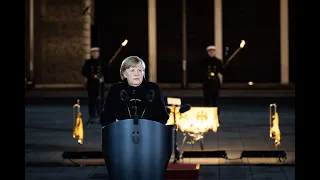 Con flores y punk, así fue la emotiva ceremonia de despedida de Angela Merkel