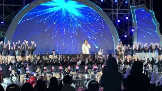 Vietnamese singer sing  the song of Michael Jackson, repetition of concert