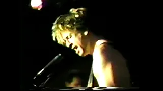 Red Hot Chili Peppers - I Wanna Be Your Dog [Live,  Mississippi Nights - USA, 1986]