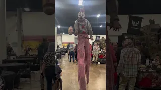 Insanely Tall Creepy Clown #halloween #transworld #halloweencostumes #creepy #scary