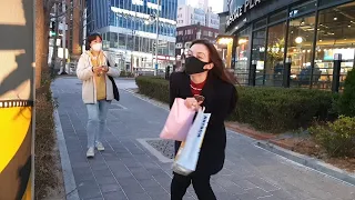 "Funny" Bushman Prank in South Korea(지하철역)