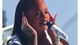 Rihanna-diamonds..Великолепный  голос😗😘