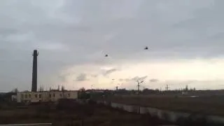 Русские идут! Российские военные вертолеты летят в Крым  28 02 2014