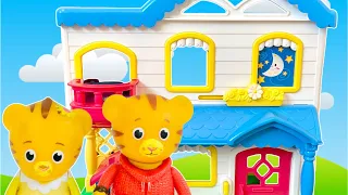 NEW HOUSE Tour Daniel Tiger’s Neighbourhood Toys! Video For Kids Toddlers Figures Playing!
