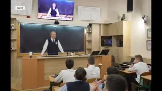 Понад 300 000 підписників в YouTube: вчитель фізики Павло Віктор знімає свої уроки на відео