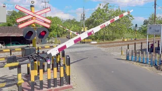 Perlintasan Kereta Api Ketandan Klaten ~ Railway Crossing Train