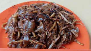 Havelock Road Cooked Food Centre. Meng Kee Fried Kway Teow