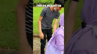 Kalo Kamu Pilih Duduk Didepan Atau Berdiri Dibelakang?