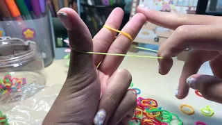 How to make an rubber band bracelet