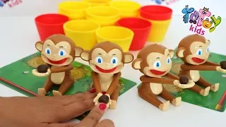 Totoykids jugando con los 🙊Monitos🐒 que lanzan Cocos!!! Niños contra Niñas! Quién ganará?