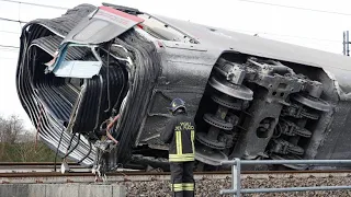 Zug entgleist: Mindestens zwei Tote bei Zugunglück in Norditalien