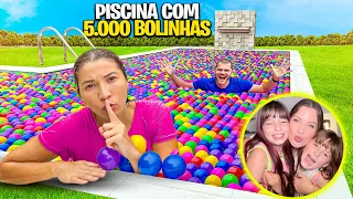 INVADIMOS A PISCINA COM MAIS DE 5000 BOLINHAS DOS NOSSOS AMIGOS - RAPHA E DÉ